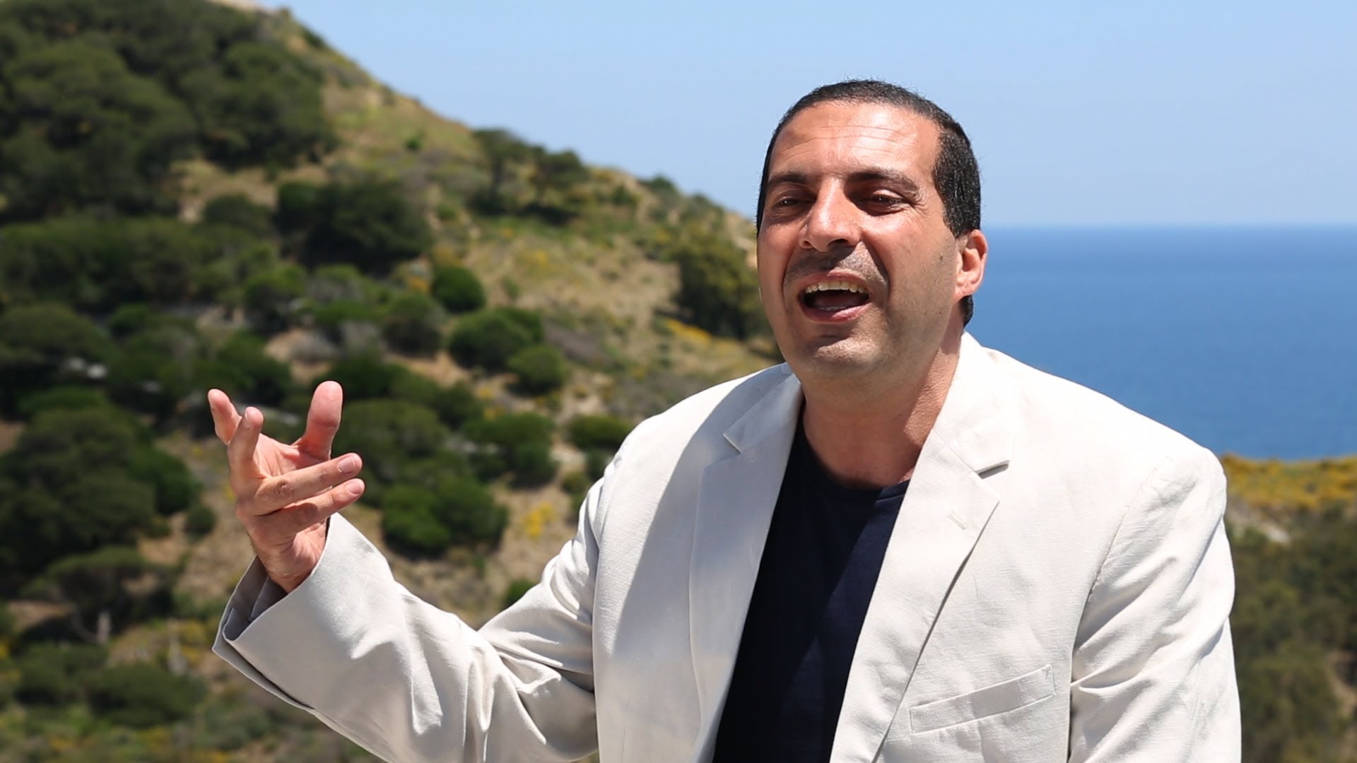 بالفيديو.. عمرو خالد يوجه رسالة للشباب 5 عمرو خالد