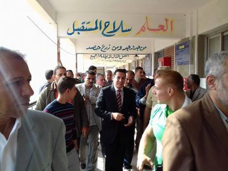 محافظ الشرقية يتدخل لإنهاء مشكلة لجان قرية الزوامل ببلبيس 2 محافظ الشرقية يتدخل لإنهاء مشكلة لجان قرية الزوامل ببلبيس (1)