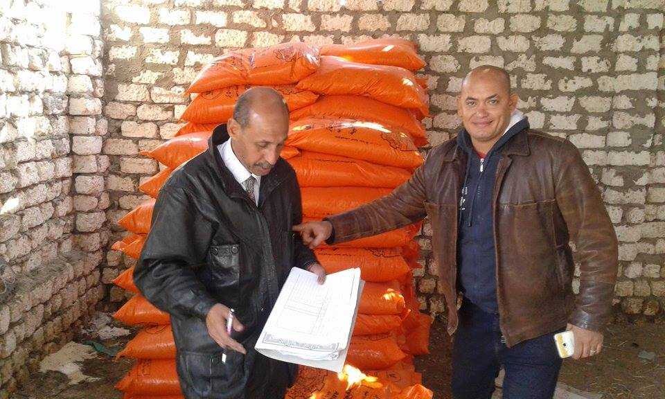 بالصور .. ضبط 38 طن أسمدة ومبيدات زراعية بدون ترخيص بمشتول السوق 3 12347983_645748902229541_1617900529956294136_n