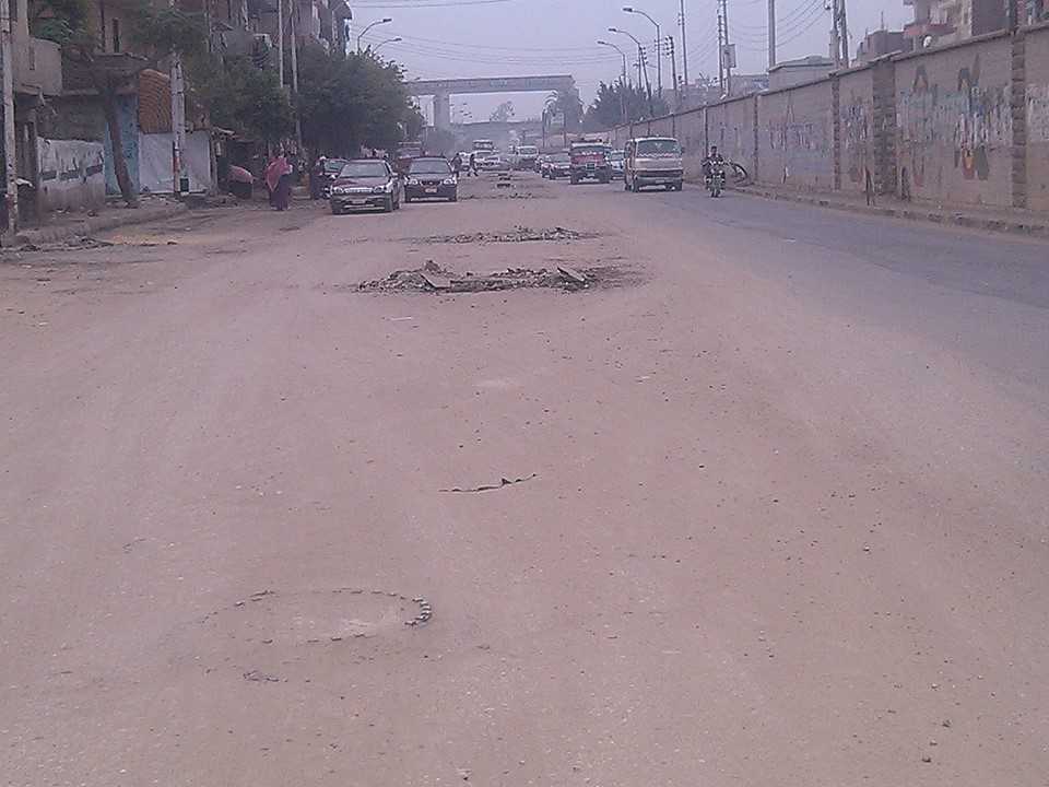 محافظ الشرقية يتابع صيانة بلاعات الصرف بشوارع الزقازيق 4 12392001_1127575963921268_4142585937141415881_n