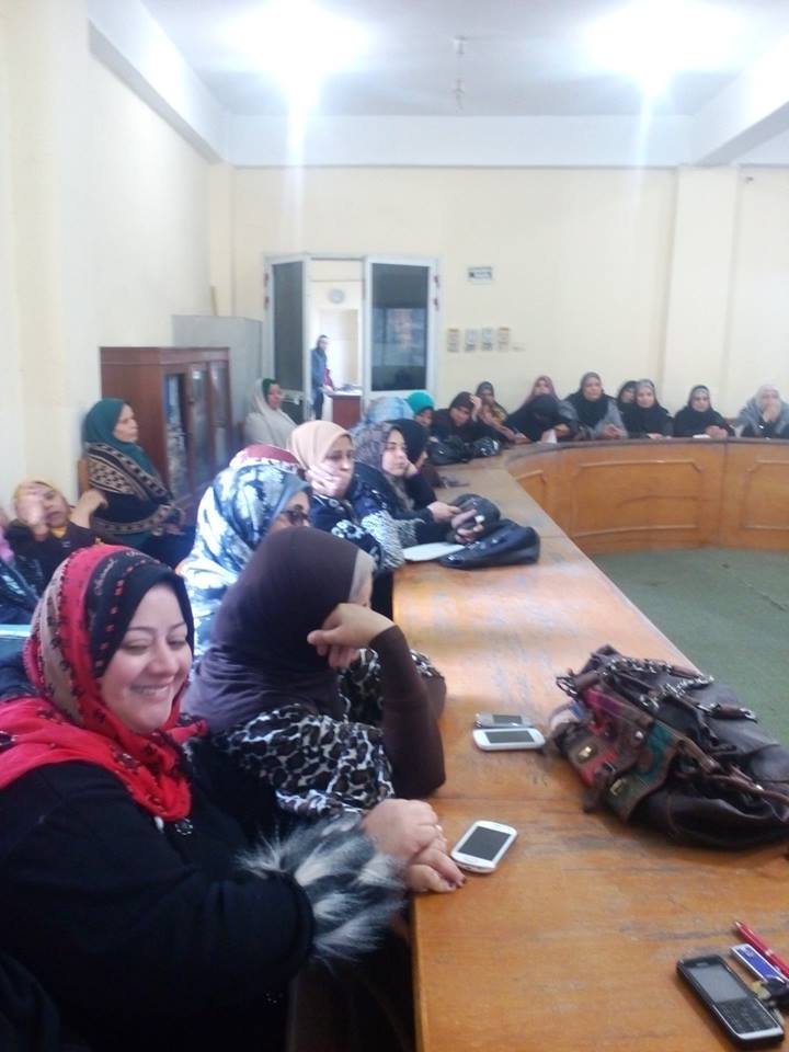 بالصور..ندوة لتوعية المرأة للمشاركة فى الانتخابات المحلية المقبلة بمنيا القمح 3 600718_405522446284684_192141769839705658_n