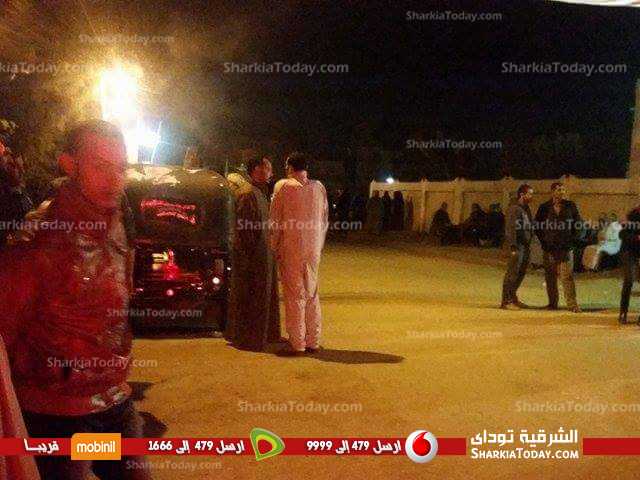 إزدحام الناخبين داخل اللجان فى دائرة ديرب نجم بعد الموعد المقرر 2 إزدحام ناخبين داخل اللجان فى دائرة ديرب نجم بعد الموعد المقرر (2)