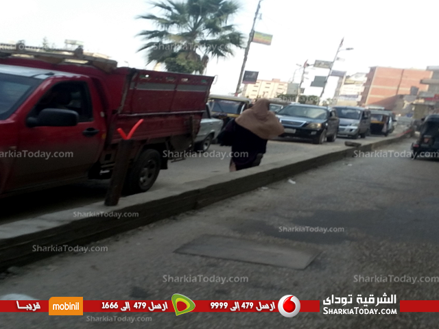 بالصور .. الحواجز الخرسانية بمدخل مدينة أبوحماد تُثير غضب المواطنين 1 الحوااجز 3