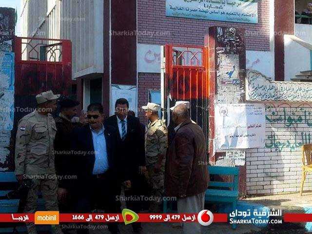 نشاط «محافظ الشرقية» فى أول أيام جولة الإعادة بالمرحلة الثانية لانتخابات البرلمان 3 بالصور-محافظ-الشرقية-يتفقد-لجان-مدرسة-القنايات-الثانوية-المشتركة-2