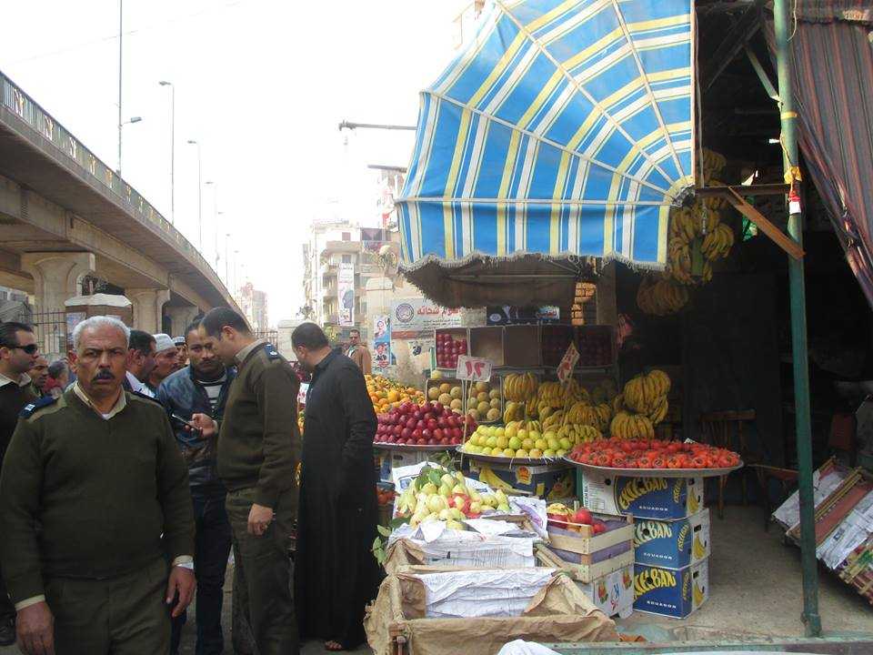 حملة لإزالة الإشغالات بمنطقة أبوعميرة بالزقازيق 2 رئيس حى ثان الزقازيق بعمل حملة اشغالات بمنطقة ابوعميرة (2)