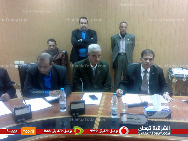 بالصور..نائب محافظ الشرقية يلتقي المواطنين لبحث شكواهم 1 شكاوى 3