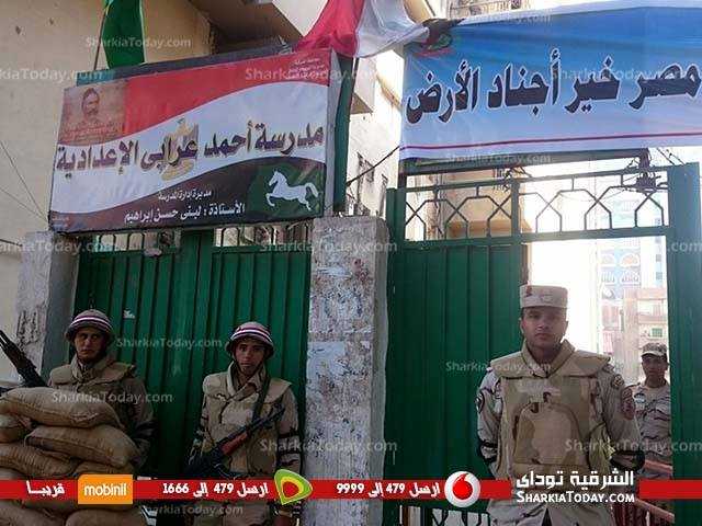 فتح لجان مدرستي عرابي الإعدادية بنين والثانوية الفندقية بالزقازيق لاستقبال الناخبين 1 فتح لجان مدرستي عرابي الإعدادية بنين والثانوية الفندقية بالزقازيق لاستقبال الناخبين (1)