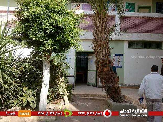 فتح لجان مدرستي عرابي الإعدادية بنين والثانوية الفندقية بالزقازيق لاستقبال الناخبين 3 فتح لجان مدرستي عرابي الإعدادية بنين والثانوية الفندقية بالزقازيق لاستقبال الناخبين (2)