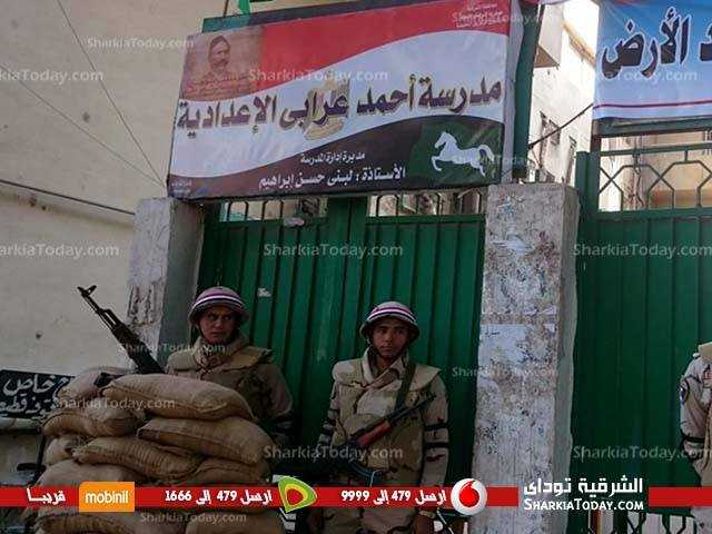 فتح لجان مدرستي عرابي الإعدادية بنين والثانوية الفندقية بالزقازيق لاستقبال الناخبين 2 فتح لجان مدرستي عرابي الإعدادية بنين والثانوية الفندقية بالزقازيق لاستقبال الناخبين (3)