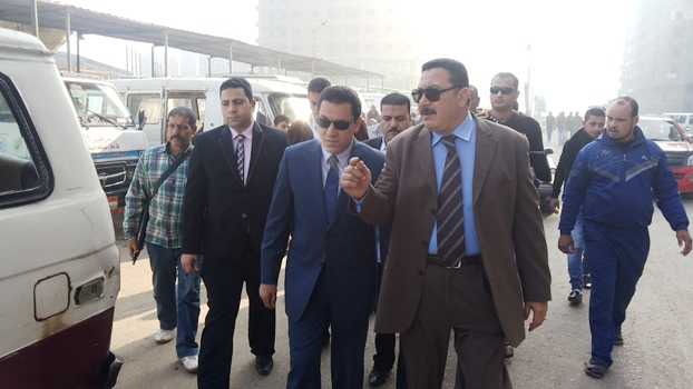 فرض غرامات فورية على أصحاب الأكشاك المحيطة بموقف المنصورة بالزقازيق