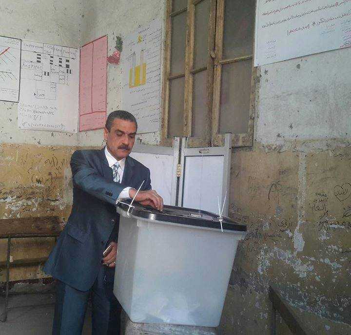 المرشح مجدي عاشور يدلي بصوته بجولة الإعادة بالزقازيق 1 مجدي عاشور