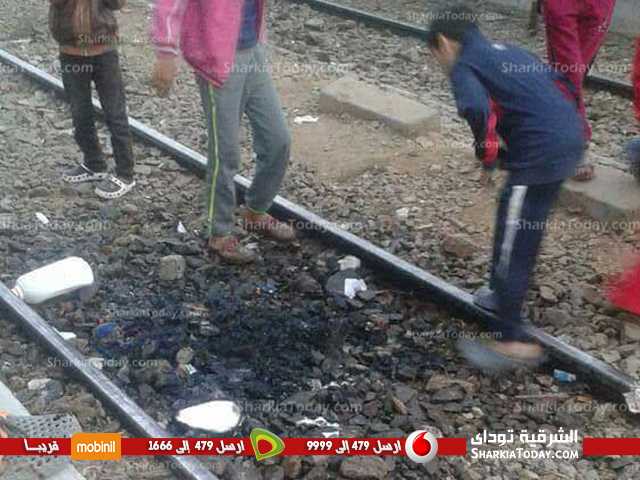 مصرع طالب وإصابة إثنين بعد أن صدمهم القطار بمحطة أبوحماد (1)