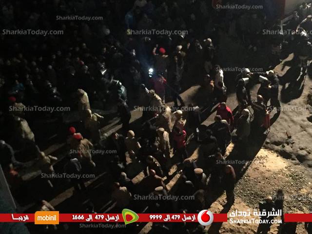 بعد 7ساعات ..وصول معدات القوات المسلحة لمحاولة انقاذ ضحايا انهيار عقار بمنيا القمح 3 12512608_1499315110375376_7030920814457913473_n