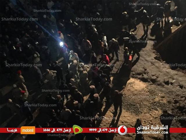 بعد 7ساعات ..وصول معدات القوات المسلحة لمحاولة انقاذ ضحايا انهيار عقار بمنيا القمح 1 12553083_1499315283708692_2231832298234779295_n