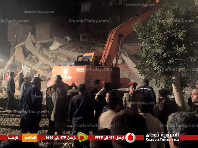 وكيل وزارة الصحة بالشرقية : لم نستقبل أى حالات جديدة حتى الآن من موقع إنهيار عقار منيا القمح 2 3