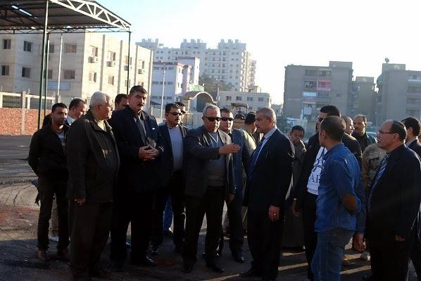 محافظ الشرقية يتفقد أعمال رصف الموقف العمومي بمنطقة الأحرار بالزقازيق 2 943864_946829508738112_7734783694953369488_n