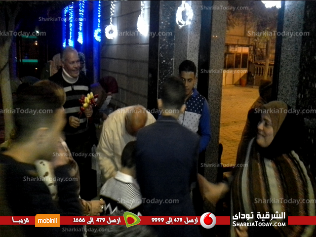 توافد المسلمين على الكنائس بالزقازيق لتهنئة الأقباط بعيد الميلاد 2 احتفال الكنائس