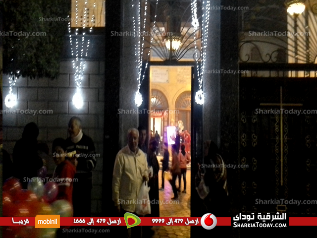 توافد المسلمين على الكنائس بالزقازيق لتهنئة الأقباط بعيد الميلاد 1 احتفال
