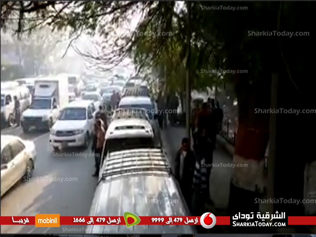 بالصور..اضراب سائقي ميكروباصات الزقازيق إعتراضا على نقل المواقف 2 اعتصام 2