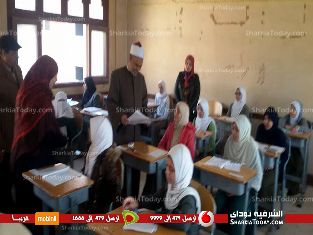 بالصور.. رئيس المنطقة الأزهرية بالشرقية يتفقد لجان الإمتحانات 3 الأزهر