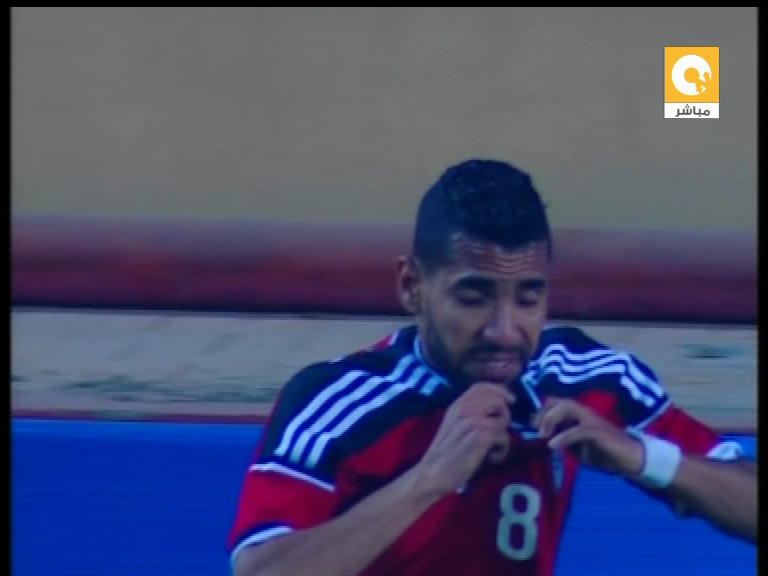 الشرطة تطلق قنابل غاز على جماهير مصر وليبيا 17 الشرطة تطلق قنابل غاز على جماهير مصر وليبيا 3