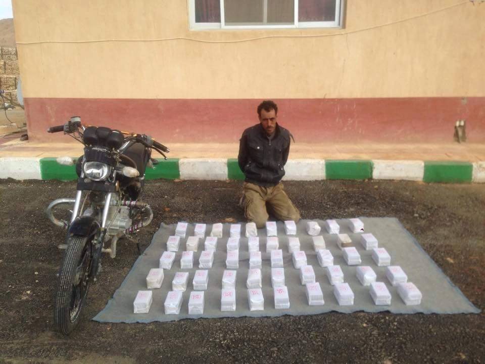ضبط 4 طن بانجو و 294 طلقة نارية وتفجير عبوتين ناسفتين بسيناء 1 ضبط 3.8طن بانجو و294طلقة نارية وتفجير عبوتين ناسفتين بسيناء (5)