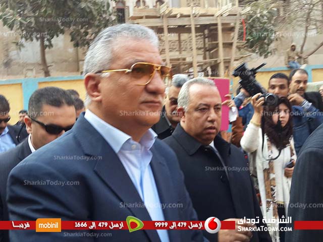 وزير التنمية المحلية لموقع انهيار عقار منيا القمح 1