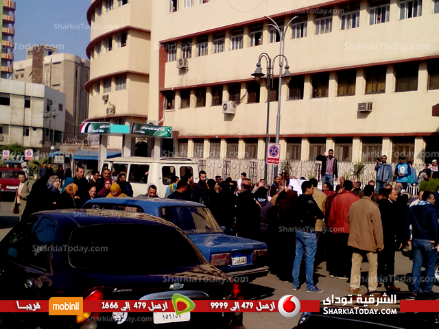بالصور..وقفة إحتجاجية لحاجزي الوحدات السكنية أمام الديوان العام اعتراضاً على تأجيل القرعة 6 وقفة 2