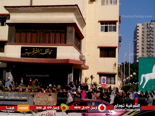 بالصور..وقفة إحتجاجية لحاجزي الوحدات السكنية أمام الديوان العام اعتراضاً على تأجيل القرعة 4 وقفة