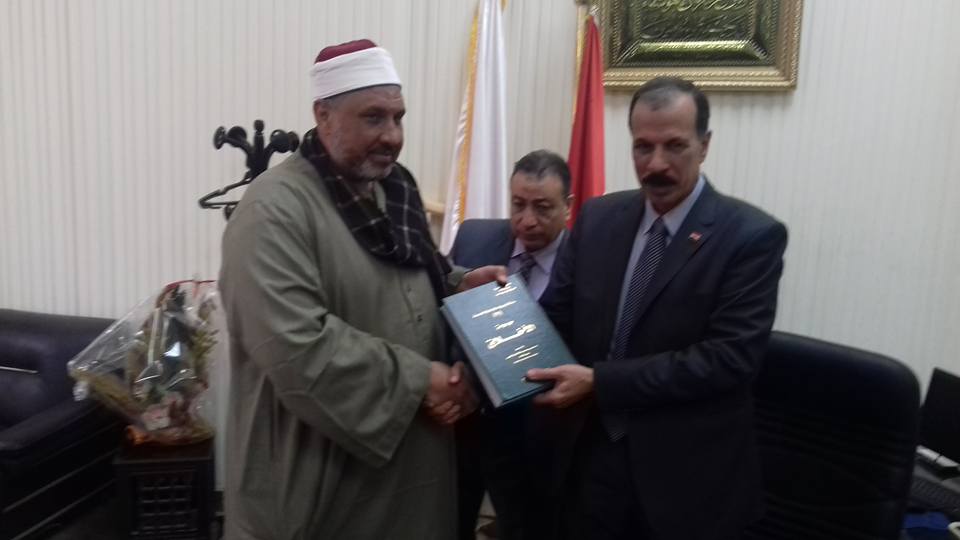 القائم بأعمال رئيس جامعة الزقازيق يستقبل مستشار وزارة الأوقاف 1 12741980_1723852381183121_2294521885531860993_n