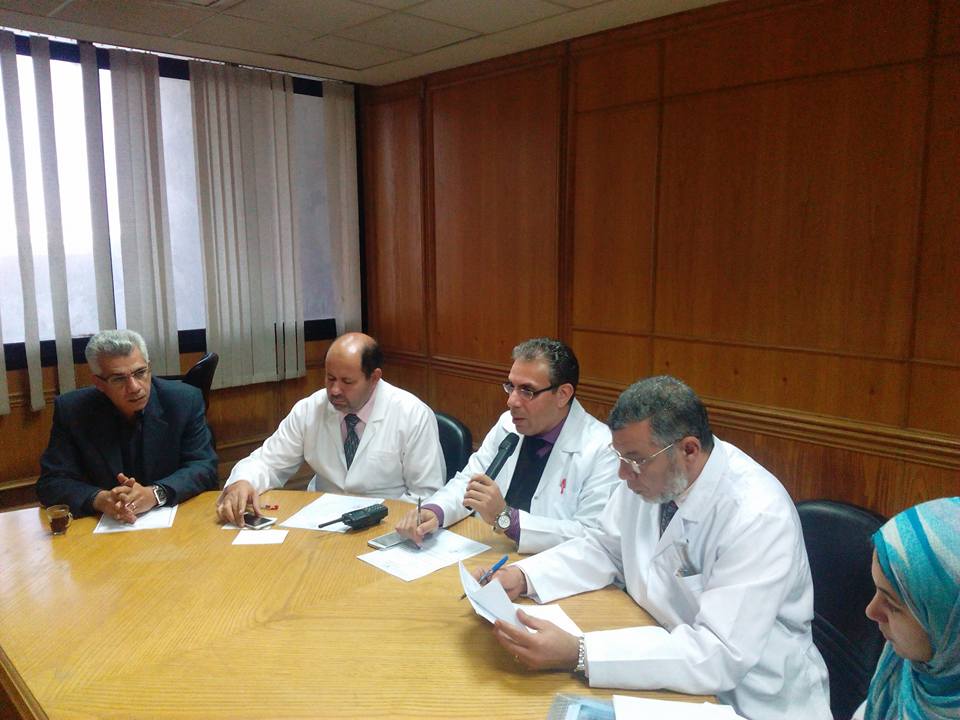 مستشفى الأحرار بالزقازيق تعقد الإجتماع التنفيذي لمناقشة تطوير الأقسام 1 1915344_582057525283514_8054956151210443699_n