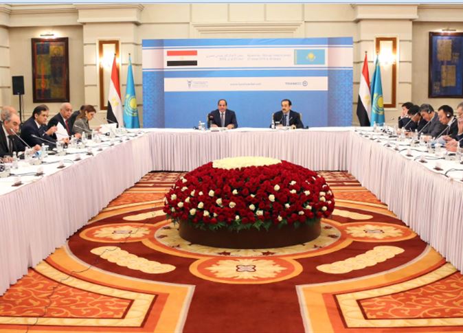 السيسي يدعو رجال الأعمال الكازاخستانيين للاستثمار في مصر