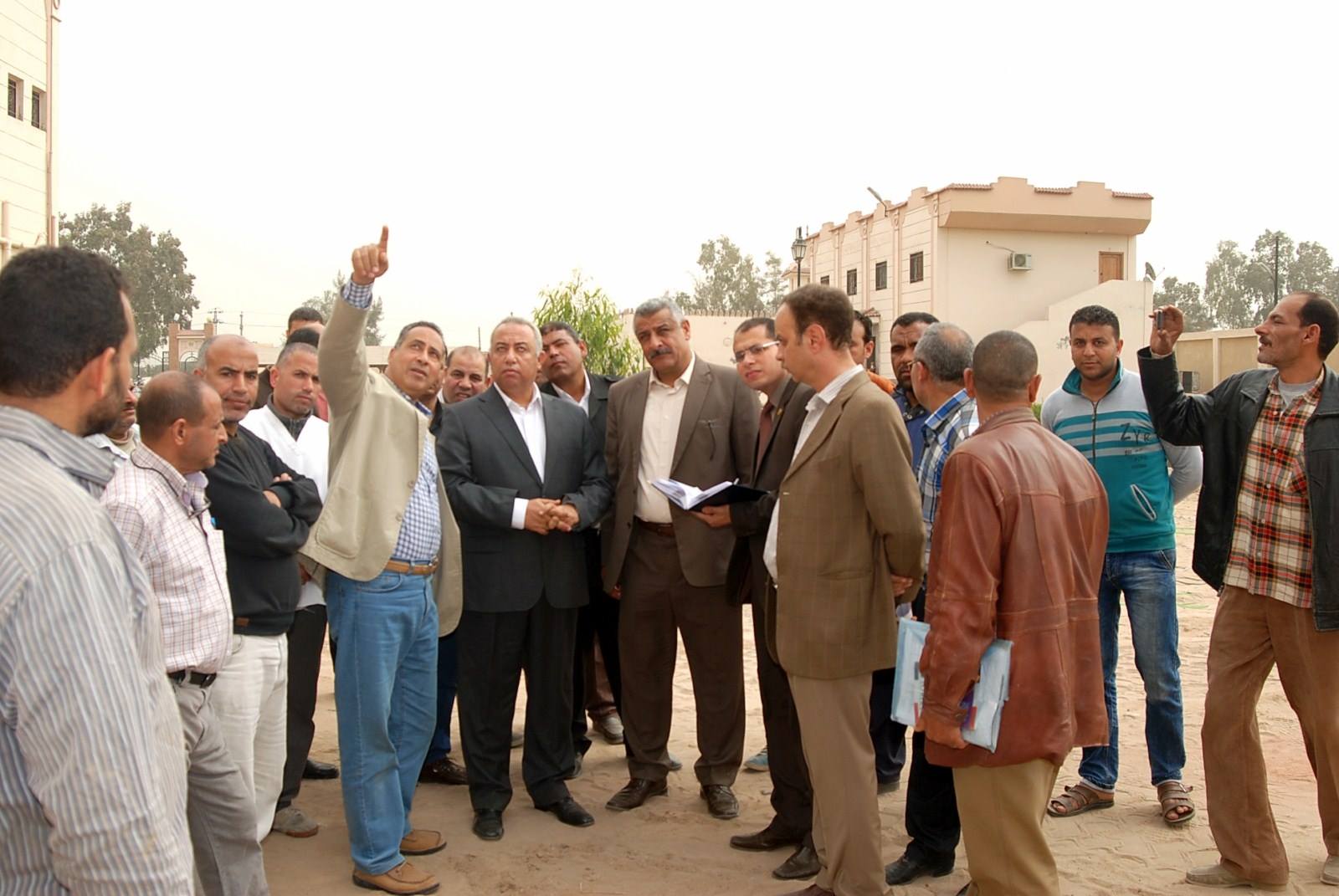 محافظ الشرقية يتفقد مستشفى الصحة النفسية بأبوحماد 3 12622120_802827383154476_4716694718768733496_o