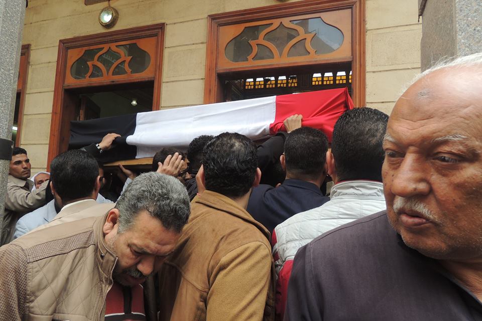 بالصور..أهالي قرية حفنة ببلبيس يشيعون جنازة المقدم طارق توفيق 22 12936635 845773142216709 6215287455293315584 n