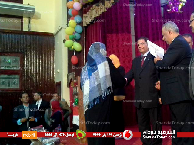 بالصور..محافظ الشرقية يكرم الأمهات المثاليات بالمحافظة 3 3