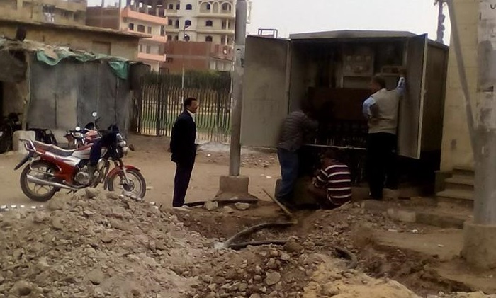 بالصور..استجابة لما نشرته الشرقية توداي..حل مشكلة الكهرباء بقرية الجديدة بمنيا القمح 2 استجابة لما نشرته الشرقية توداي..حل مشكلة الكهرباء بقرية الجديدة بمنيا القمح (2)