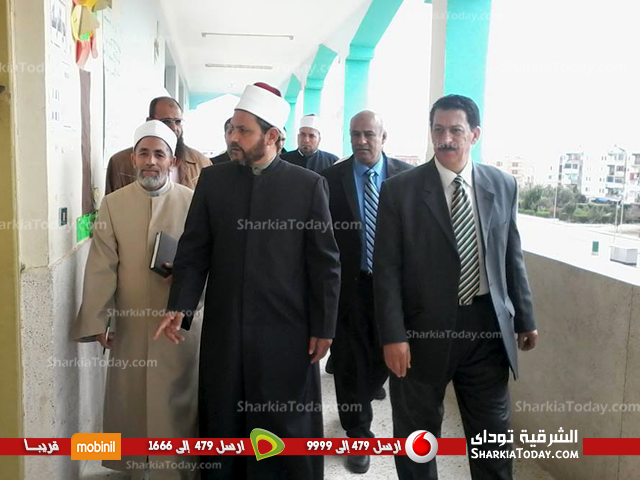 رئيس المنطقة الأزهرية بالشرقية يتفقد معاهد العاشر من رمضان 1 الأزهر