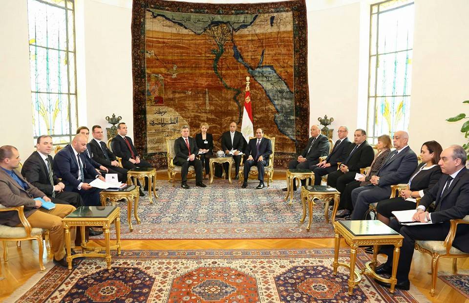 تفاصيل لقاء الرئيس السيسي ونظيره المقدوني 5 تفاصيل لقاء الرئيس السيسي ونظيره المقدوني (1)