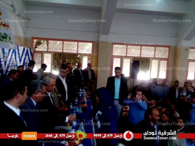 محافظ الشرقية يسلم مواطني ههيا شقق الإسكان الإجتماعي (1)