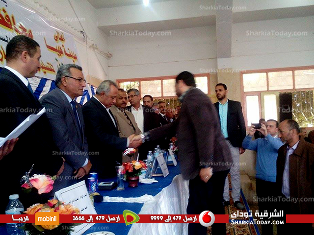 محافظ الشرقية يسلم مواطني ههيا شقق الإسكان الإجتماعي (4)