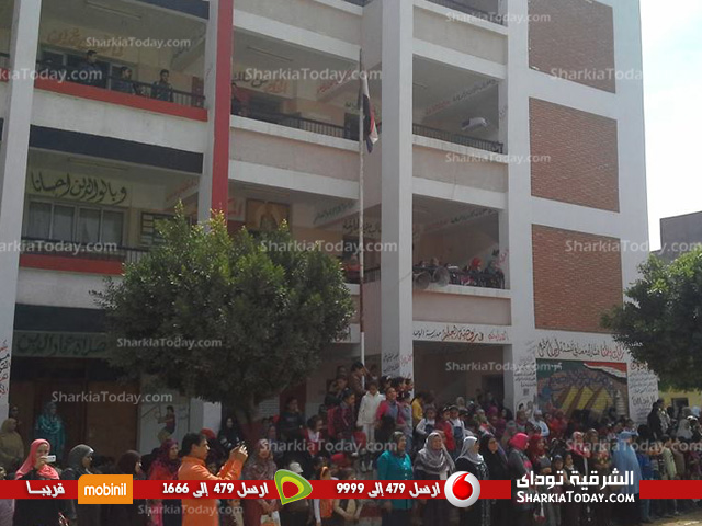 بالصور..مدرسة الوحدة الإبتدائية بالقنايات تقيم احتفالاً بمناسبة عيد الأم 4 مدرسة الوحدة الإبتدائية بالقنايات تقيم احتفالاً بمناسبة عيد الأم (3)