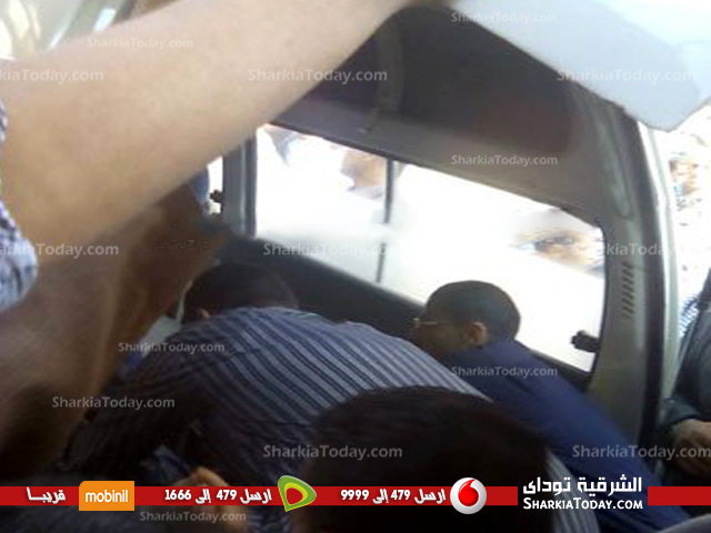 بالصور..الإسعاف تنقل الخفير المذبوح بعد سرقة بنك التنمية والإئتمان الزراعي بأبوحماد 2 نقل4