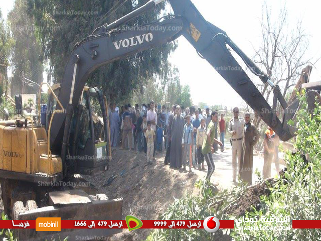 بالصور..إعادة حفر المنطقة الجانبية الخامسة اليمنى لبحر فاقوس 3 ري 3