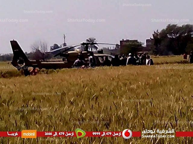 سقوط طائرة هليكوبتر بأرض زراعية بههيا (2)