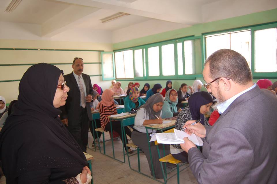 إحالة 3 مراقبين في امتحان اللغة الانجليزية للتحقيق ببلبيس 3 13181084_686314491506587_803235748_n