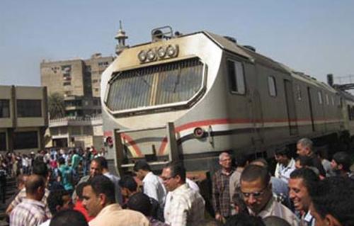 مصرع طالب أزهري تحت عجلات القطار ببلبيس 11 2013 635084566738739247 873 main