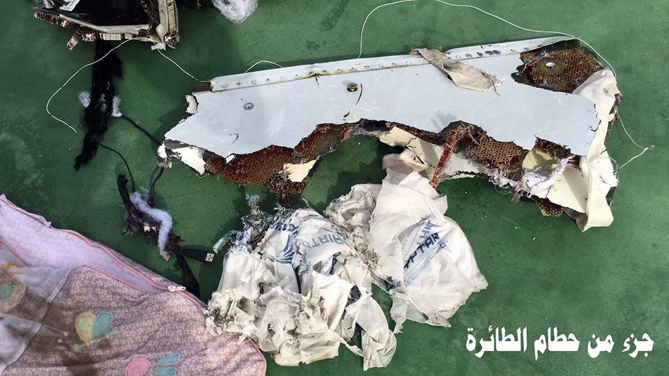 المتحدث العسكري ينشر الصور الأولى لحطام طائرة مصر للطيران المنكوبة 3 2016_5_21_11_48_47_401