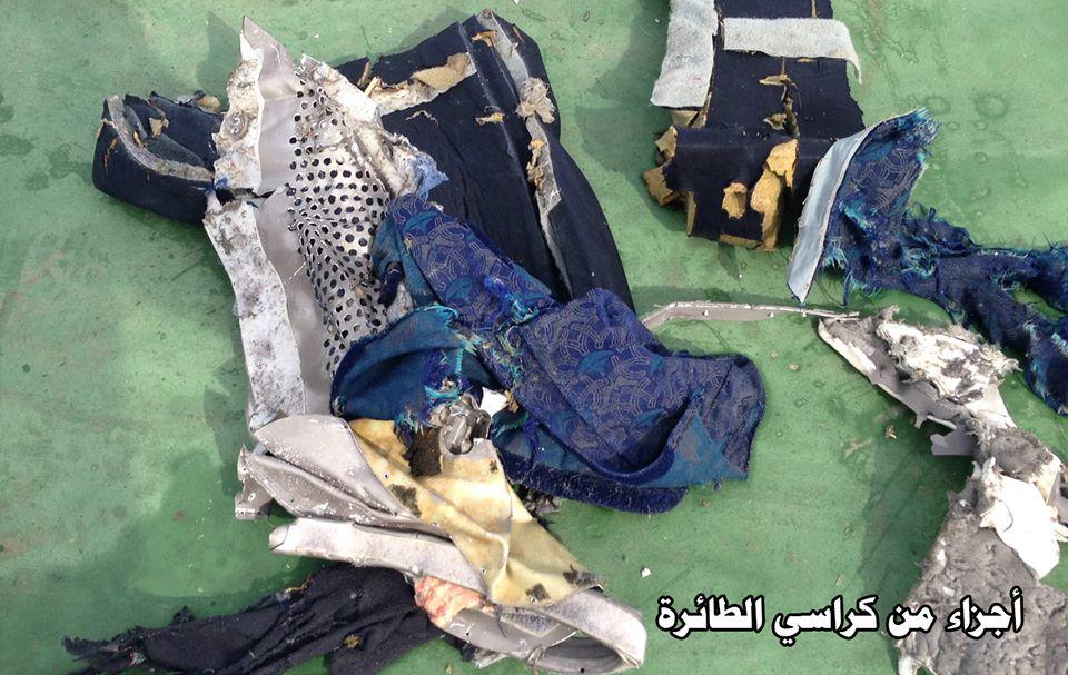 المتحدث العسكري ينشر الصور الأولى لحطام طائرة مصر للطيران المنكوبة 2 2016_5_21_11_48_48_198