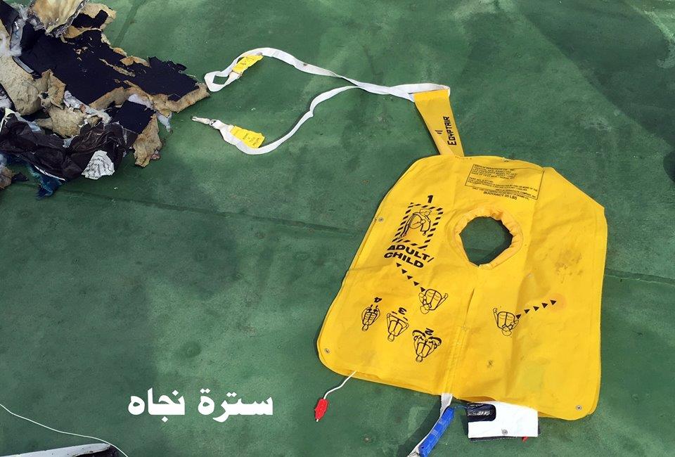المتحدث العسكري ينشر الصور الأولى لحطام طائرة مصر للطيران المنكوبة 1 2016_5_21_11_48_49_479