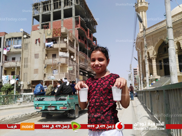 «رسالة فاقوس» تروي عطش المارة بكوبري الوحدة 3 23w4ertfgyh